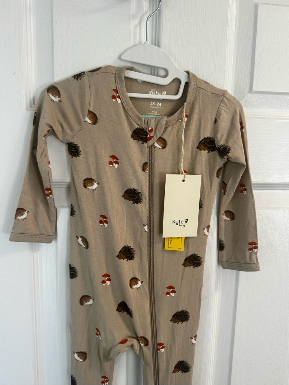 Kyte Baby bamboo footie, NWT, 18-24 months, hedgehog and mushrooms print